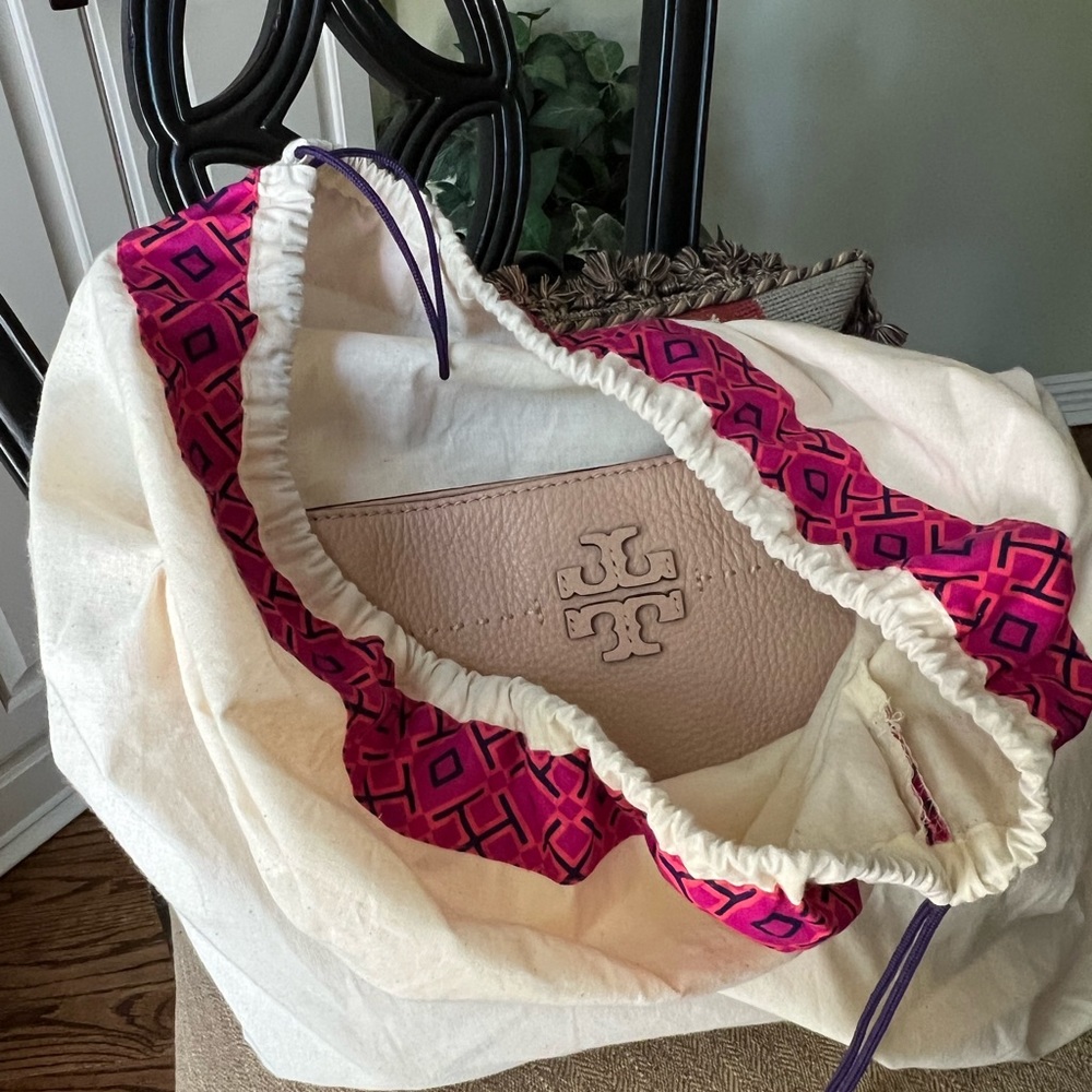 Price dropped!!Beautiful & stylish Tory Burch Tan leather shoulder bag - Picture 10 of 12